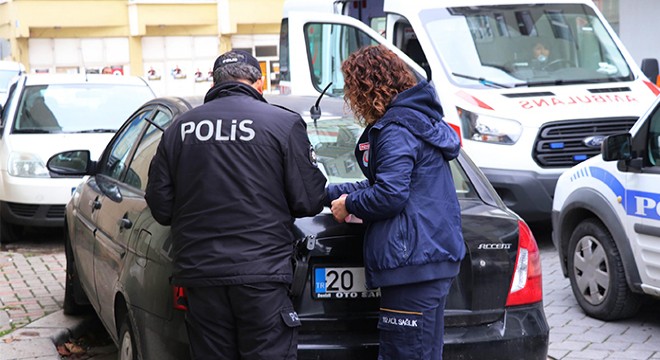 Emekli bankacı evinde ölü bulundu