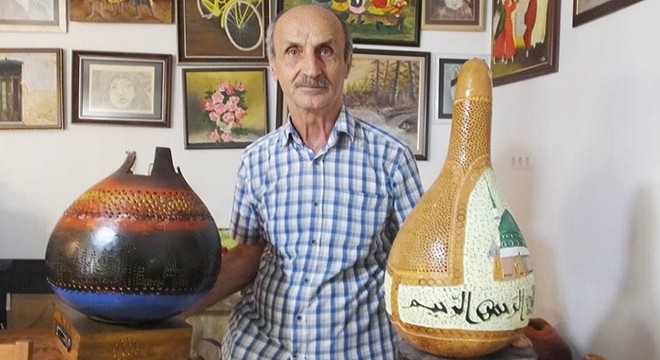 Emekli tarım teknikeri, evini sanat galerisine çevirdi