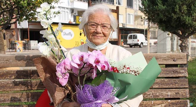 Emel öğretmene 55 yıllık sürpriz
