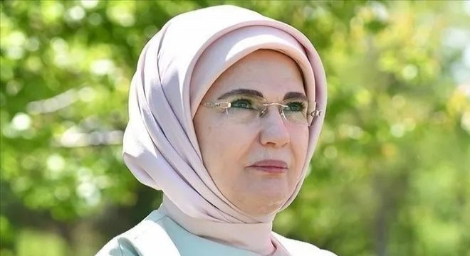 Emine Erdoğan dan  Ayaş domatesi  paylaşımı