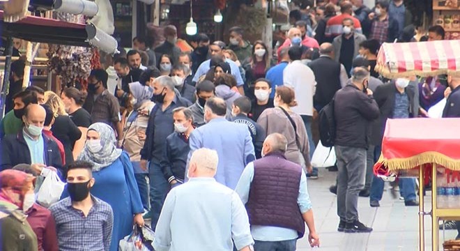 Eminönü ile Galata Köprüsü'nde yoğunluk