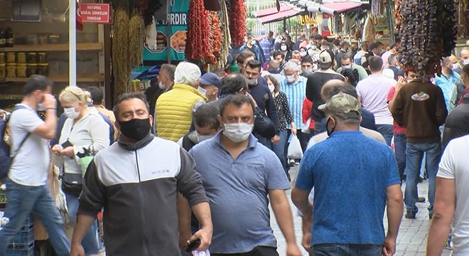 Eminönü'nde bayram öncesi alışveriş yoğunluğu