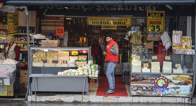Eminönü peynircileri dükkanlarını açmaya başladı