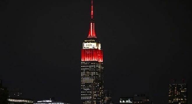 Empire State binası depremzedeler için  kırmızı beyaz 