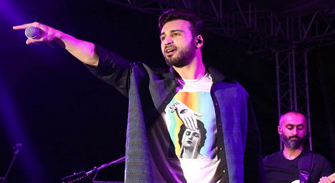 Emre Kaya Antalya'da konser verdi