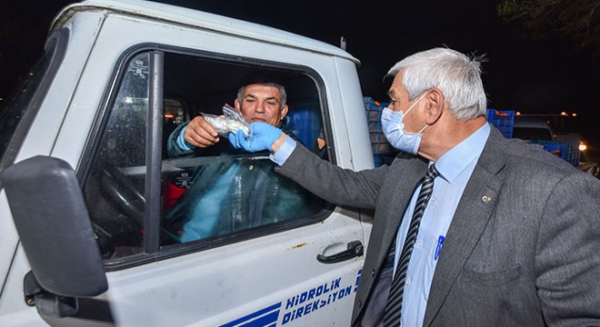 Üretici halinde çiftçiye maske ve eldiven dağıtıldı