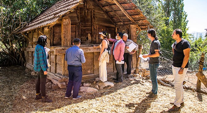 En az 300 yıllık 1737 tahıl ambarı ile arı sereni belgelendi