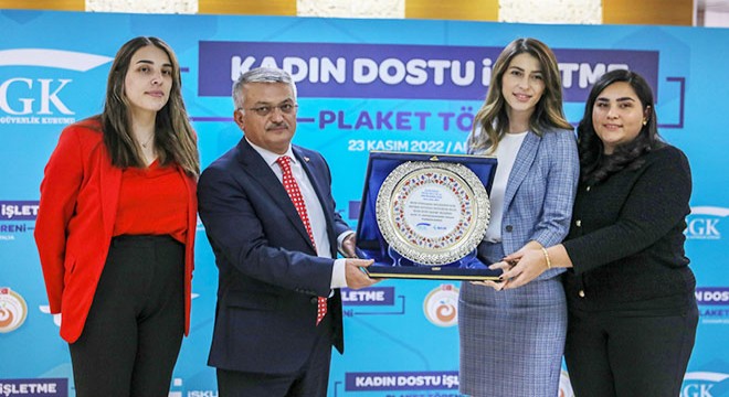 En çok kadın istihdam edenlere plaket verildi