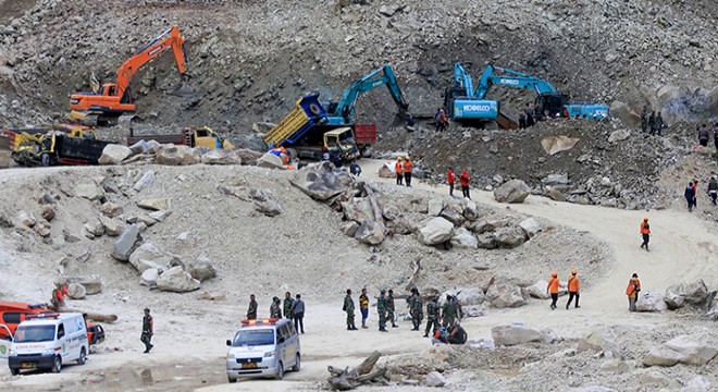 Endonezya’da taş ocağında göçük: 10 ölü