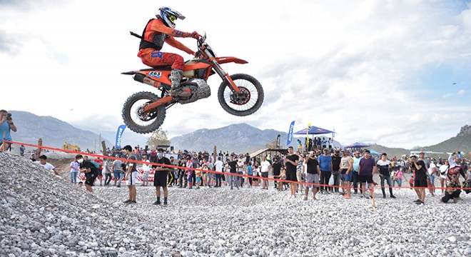 Enduro plaj etabının kazananı Travis Teasdale