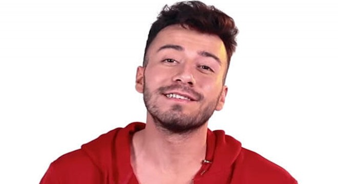 Enes Batur, lüks otomobiliyle kaza yaptı