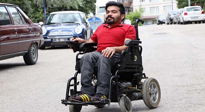 Engeli eğitimine engel olmadı