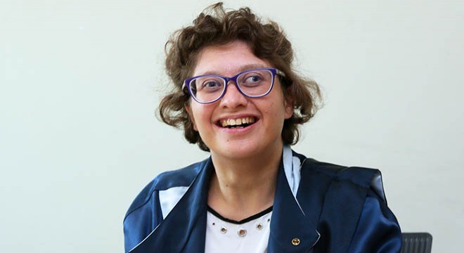 Engelleri aşan Ebru, hayallerinin peşinden koşuyor
