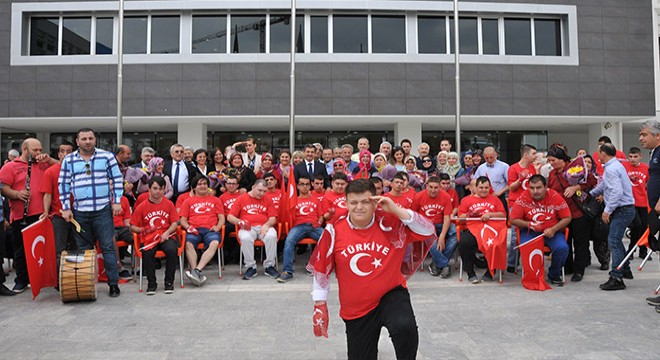 Engelli gençlere davullu zurnalı asker uğurlaması