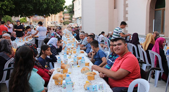 Engelli ve yetimlerle iftar buluşması
