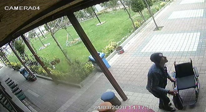 Engellinin tekerlekli sandalyesinin çalınma anı kamerada
