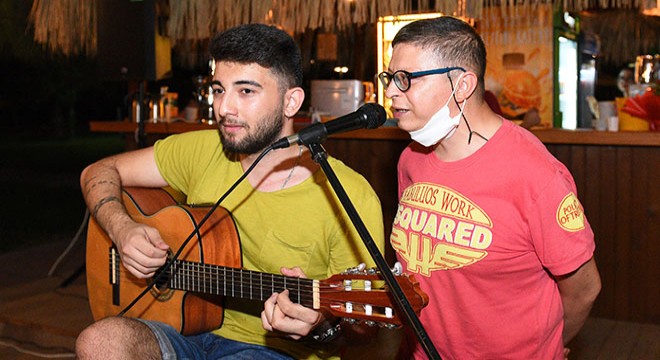 Engelsiz Kafe'de aileler yeniden bir arada