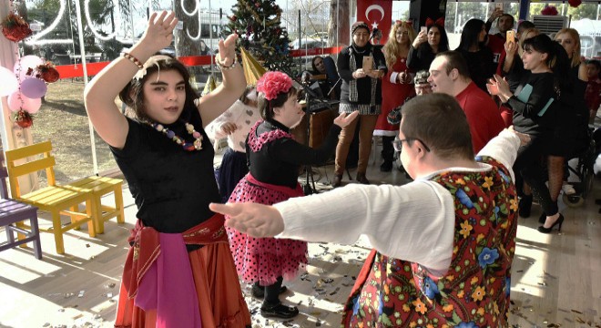 Engelsiz Kafe'de yeni yıl kutlaması