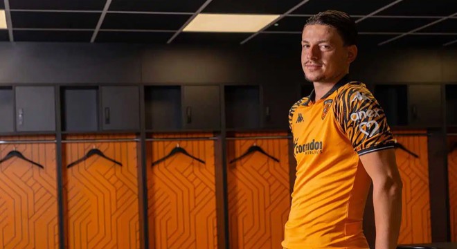 Enis Destan, Hull City ye transfer oldu