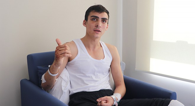 Enkaz altında yeğenlerine siper oldu