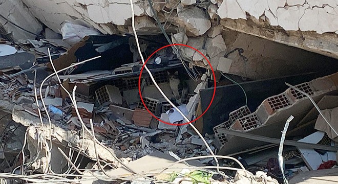 Enkazda kalan 'Çitos' için arama-kurtarma çalışması