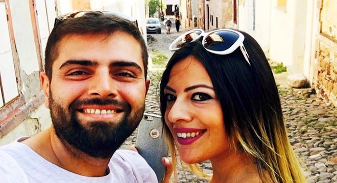 Enkazda kalan avukat, eşi ve 12 günlük bebeği hayatını kaybetti