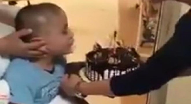 Epilepsi hastası Mehmet'e, sağlıkçılardan doğum günü sürprizi