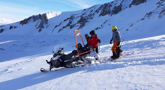 Erciyes Dağı'nda mahsur kalan 2 arkadaşı, JAK timi kurtardı