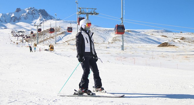 Erciyes Kayak Merkezi'ne yabancı turist ilgisi
