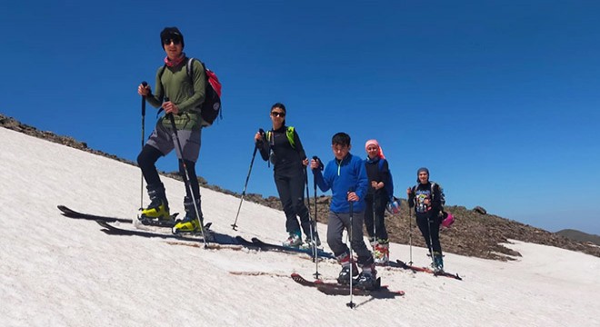 Erciyes'te haziranda kayak