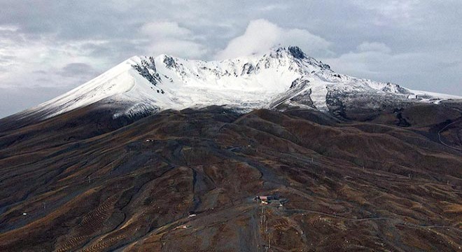 Erciyes Dağı nın zirvesi beyaza büründü