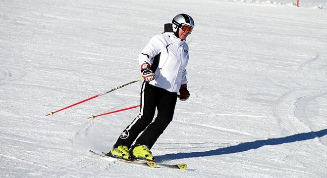 Erciyes Kayak Merkezi nde yeni yıl öncesi turist yoğunluğu