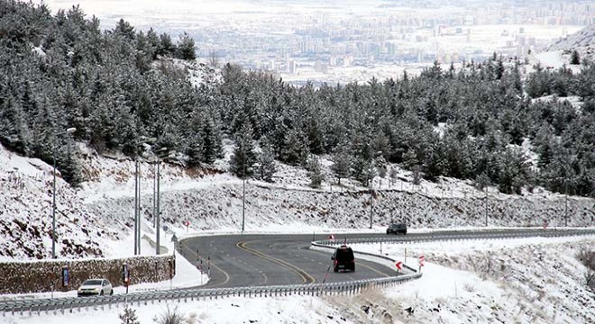 Erciyes yolunda kar güzelliği