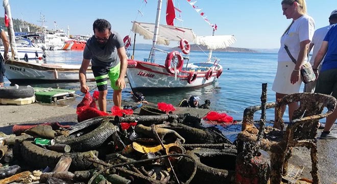 Erdek Limanı’nda deniz altı temizliği