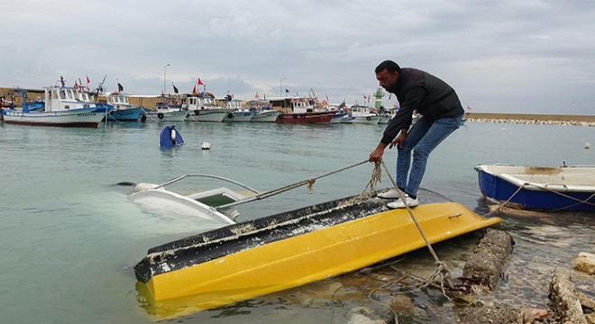 Erdemli'de 10 balıkçı kayığı fırtınadan battı