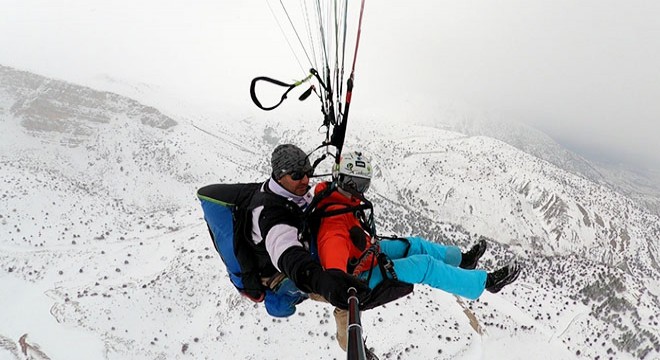 Ergan Dağı'nda kayak ve yamaç paraşütü