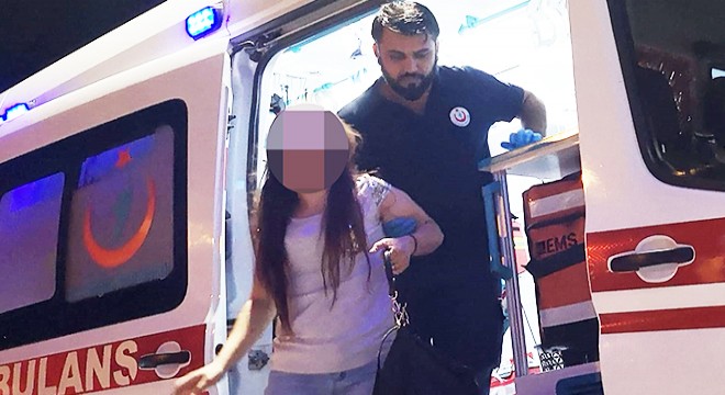 Erkek arkadaşı dövüp, mezarlık önünde otomobilden attı