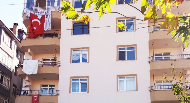 Erkek arkadaşının ailesiyle tanışmaya gitti, balkondan atladı