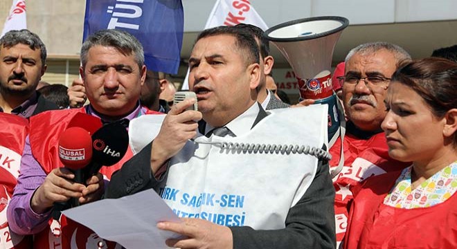 Erkek hemşire, hasta yakınları tarafından darp edildi