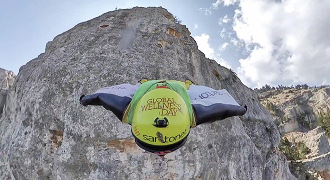 Ermenek'te wingsuit pilotu, 1530 metreden atladı