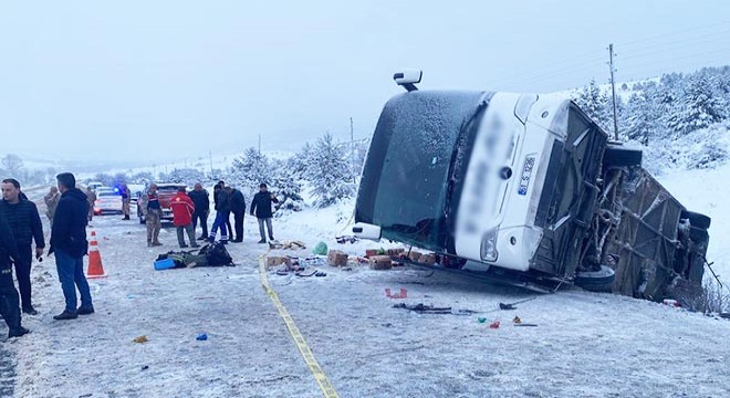 Erzincan'da otobüs devrildi: 2 ölü, 21 yaralı
