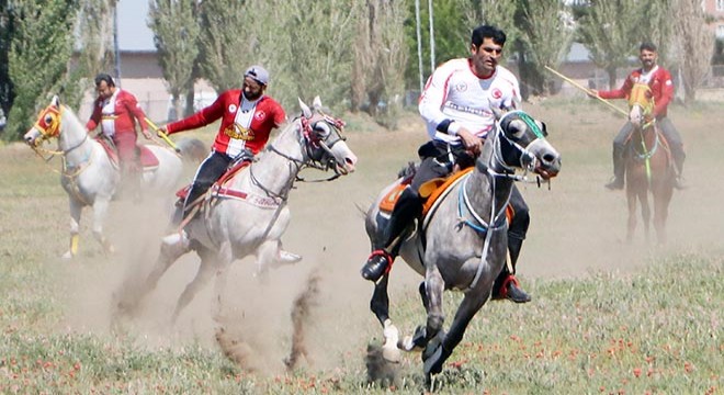 Erzurum'da cirit sporcuları yeniden sahalara döndü