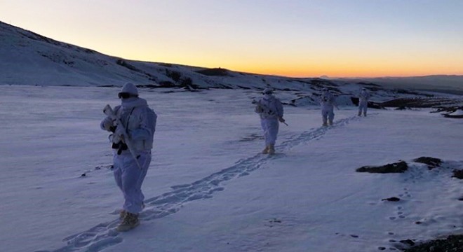 Erzurum'da, komandoların zorlu eğitimi