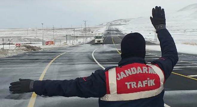 Erzurum-Bingöl Karayolu na çığ düştü