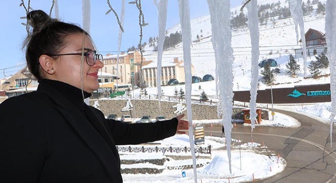 Erzurum daki buz sarkıtlarının boyu 3 metreye ulaştı