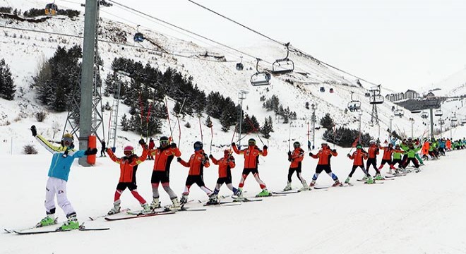 Erzurumlular kış sporlarını sevdi