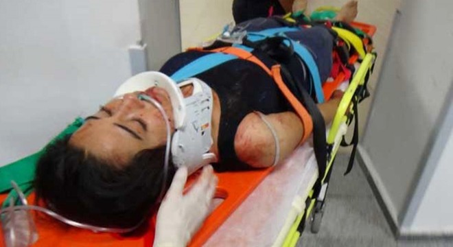 Eşi boğazından bıçakladı, balkondan atlayıp yardım istedi