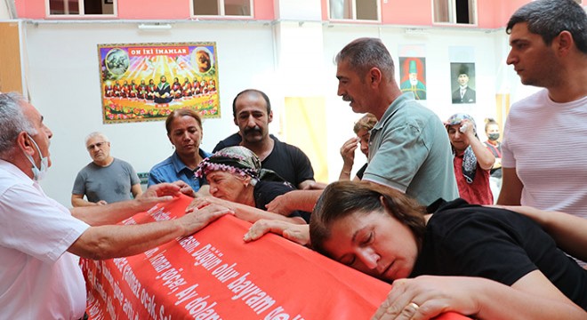 Eşi tarafından öldürülen Rojda, Antalya'da toprağa verildi