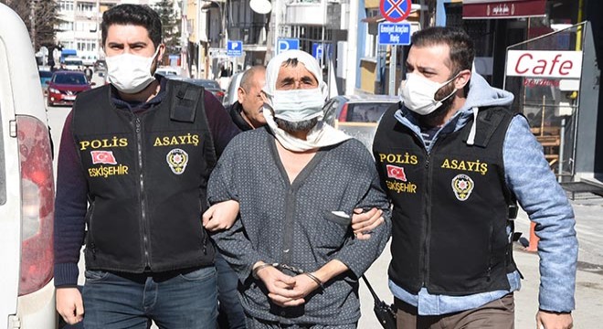 Eşi ve kızını 'dışarı çıkma' tartışmasında bıçaklamış