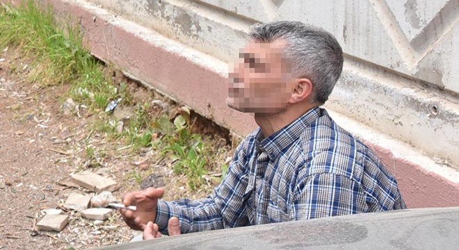 Eşi eve almayınca, gizlice girip kendisini balkona kilitledi